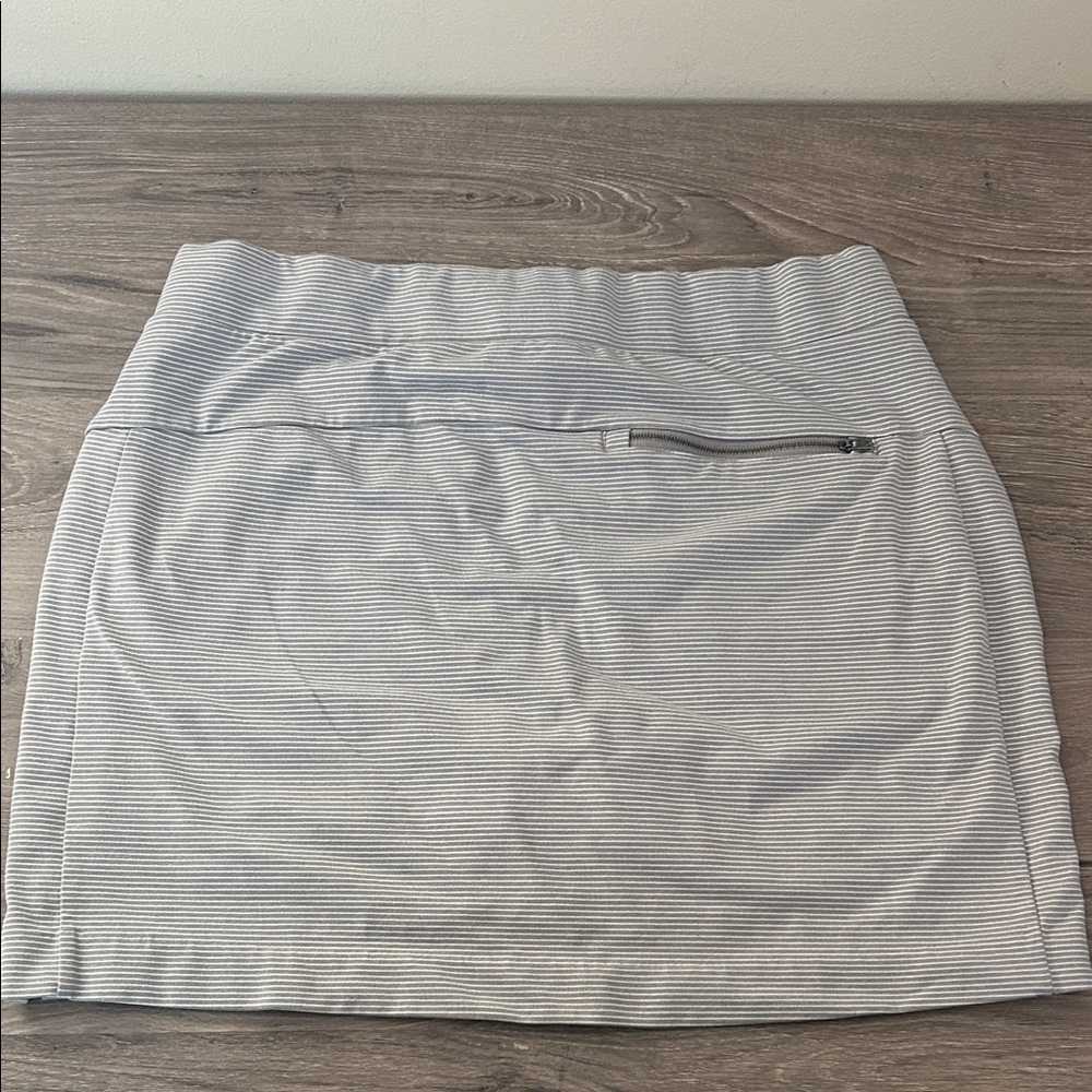 Athleta Modern Metro Midtown Gray Striped Women's Skort Size Medium - Picture 2 of 5